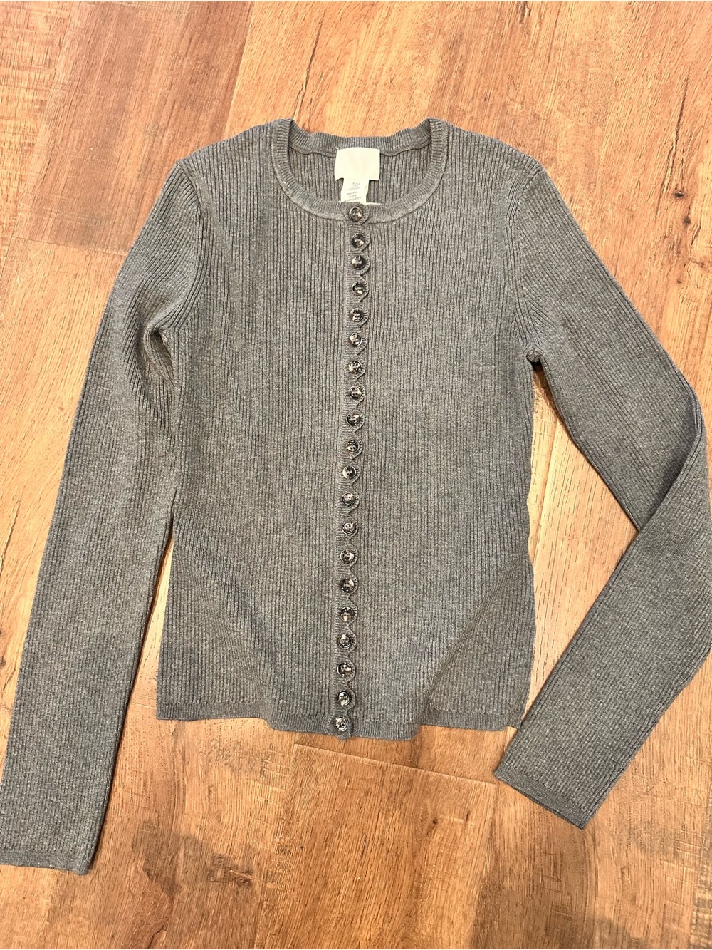 Gray Ribbed Button-Up scallop detail cardigan H&M NWT functional buttons